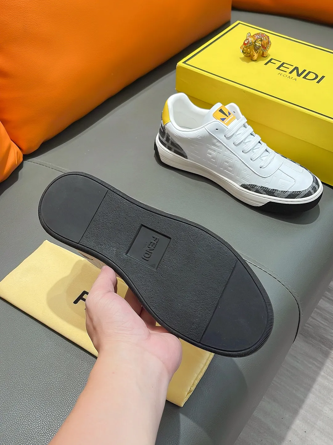 Men's shoes FENDI "Fendi" P400 Regular size: 38-44 (casual shoes) Product materials: Selected cowhide upper, soft sheepskin lining; original outsole.